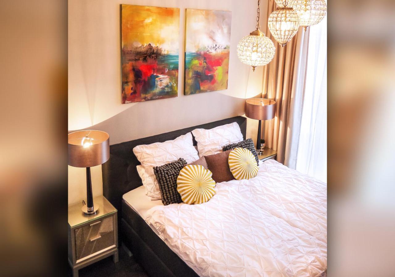 Comfort And Style In City Center With Ensuite Bathroom On Schaafenstrasse Köln Exteriör bild