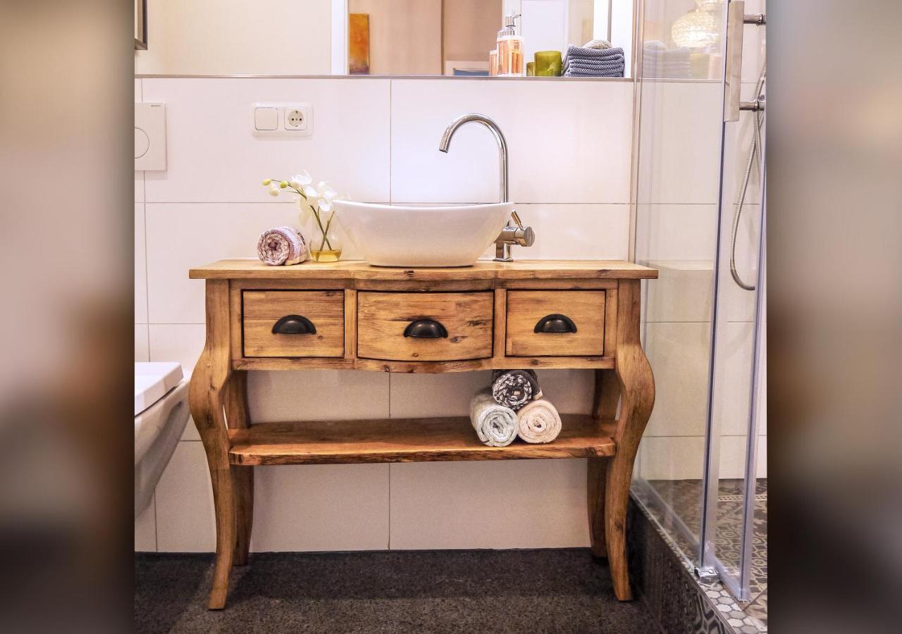 Comfort And Style In City Center With Ensuite Bathroom On Schaafenstrasse Köln Exteriör bild